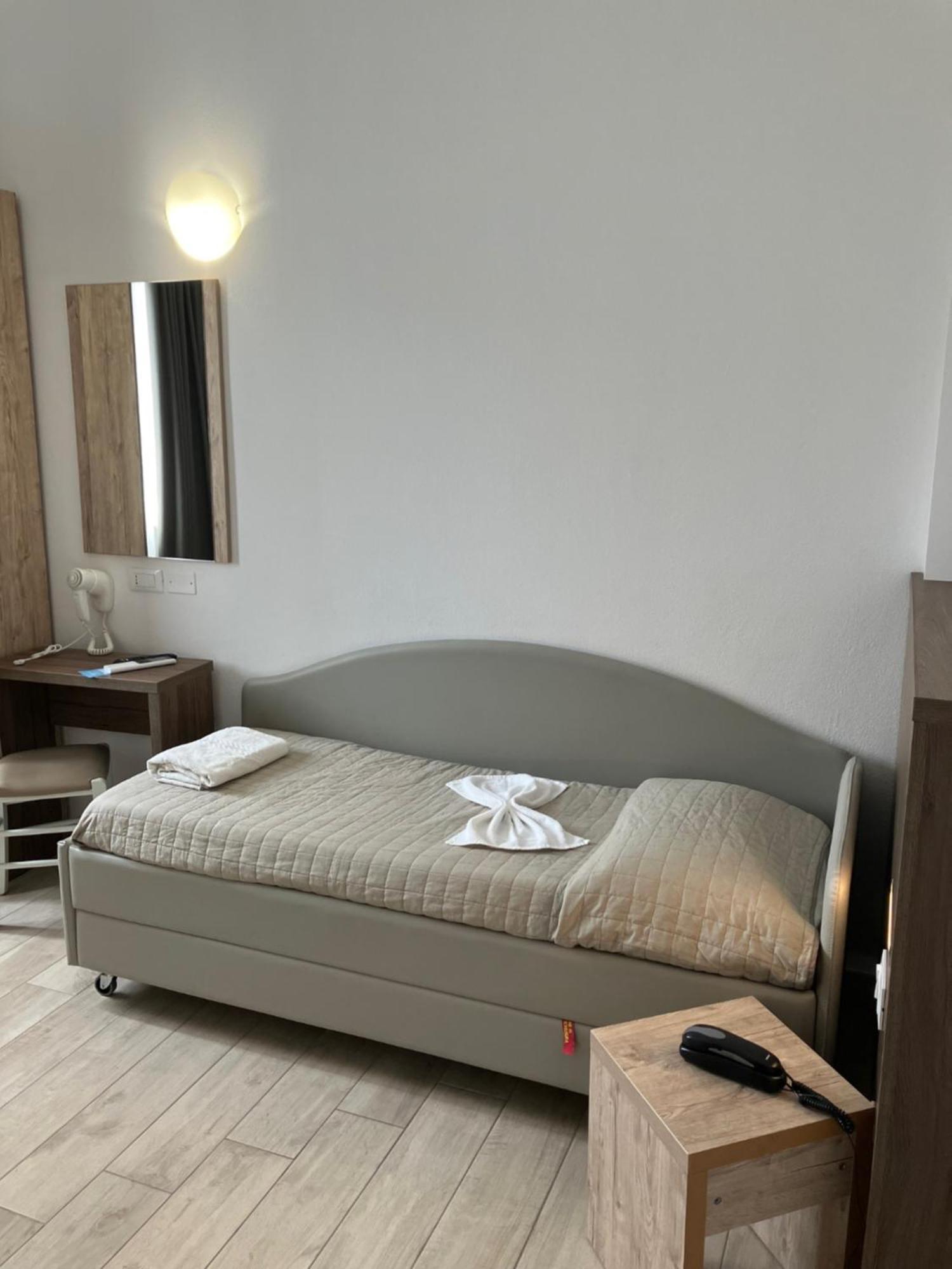 Hotel Bed And Book Rimini Zewnętrze zdjęcie